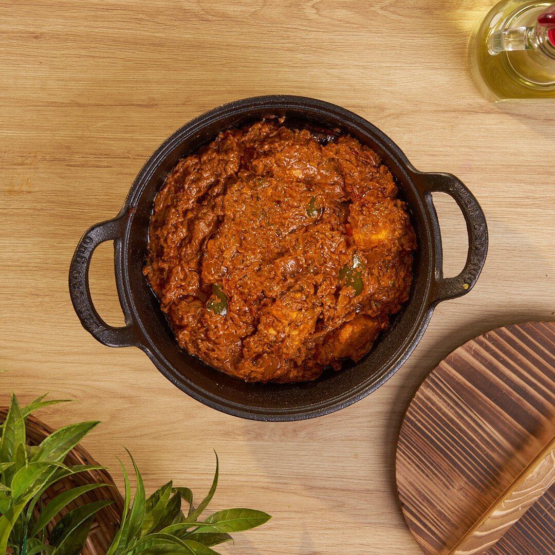 Cast Iron Non-Stick Cooking Pot with Grab Handles And Wooden Lid
